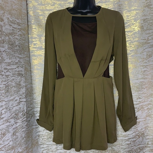 COCO $ Yves Green Deep Dive Chiffon Cut Out Romper Size S - Picture 6 of 16